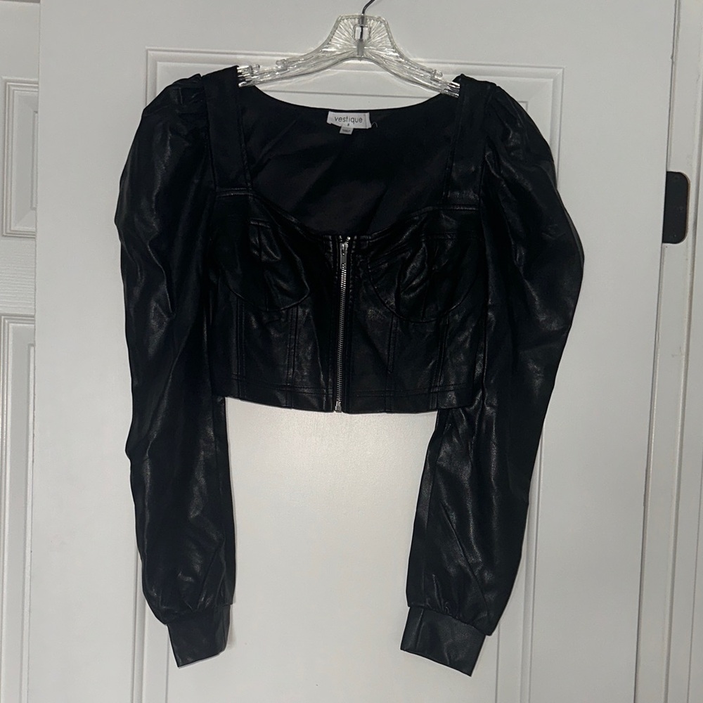 vestique Black Faux Leather Cropped Zip Front Top
